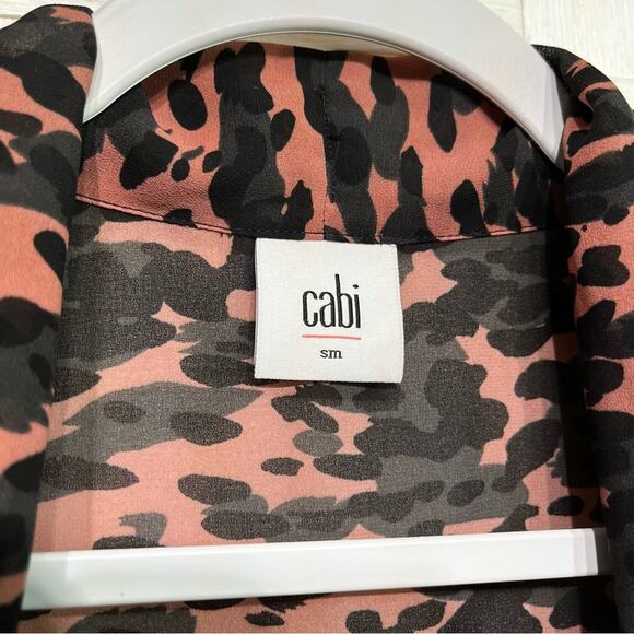 Cabi Womens 9 To 5 Blouse In Animal Print Bow Tie Neck 3075 Size Small - Picture 4 of 10